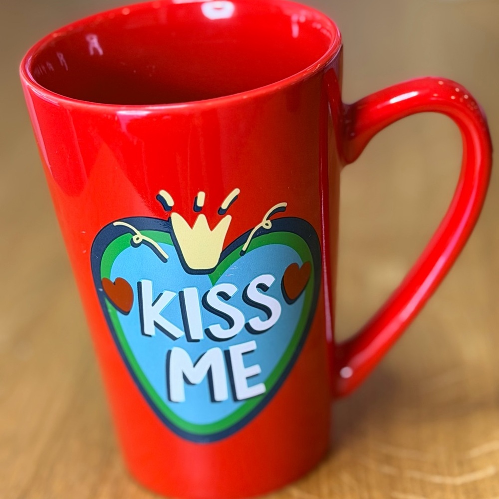 Red 'Kiss Me' Mug